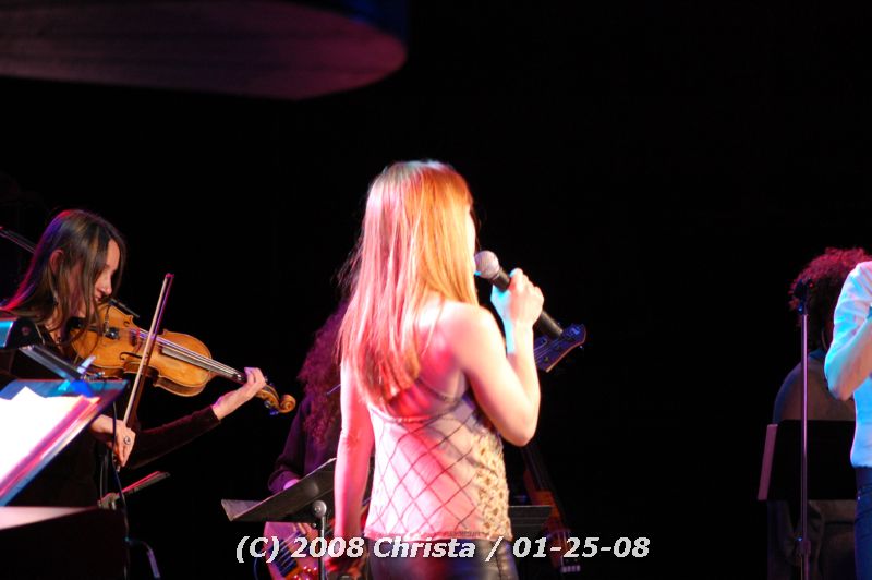gal/Concert-25-01-08/Photos_By_Christa2/cmm-lucyconcert01-010.jpg