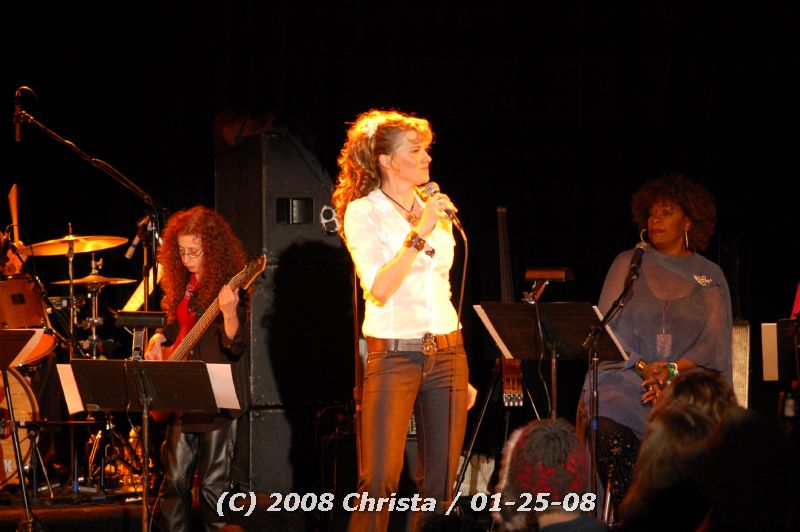 gal/Concert-25-01-08/Photos_By_Christa2/cmm-lucyconcert01-129.jpg