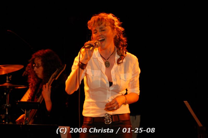 gal/Concert-25-01-08/Photos_By_Christa2/cmm-lucyconcert01-144.jpg