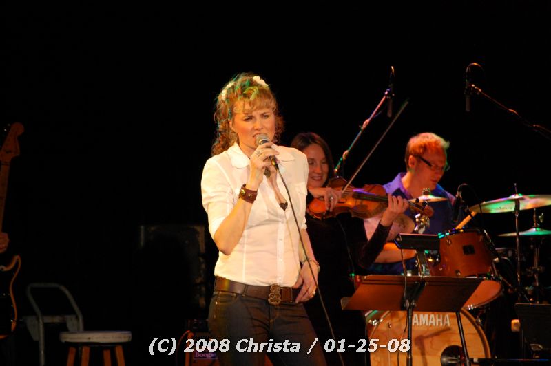 gal/Concert-25-01-08/Photos_By_Christa2/cmm-lucyconcert01-215.jpg