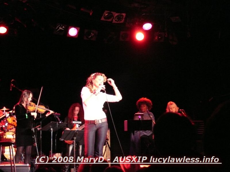 gal/Concert-25-01-08/Photos_by_MaryD/maryd-lucyconcert2008-027.jpg